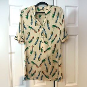 Super cute little Tucker shirt dress. Size small. Feather pattern.